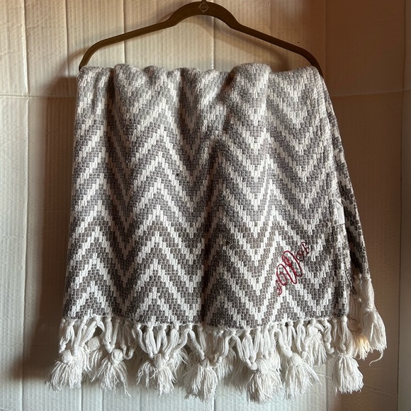 Throw Blanket - Picture 5 of 10